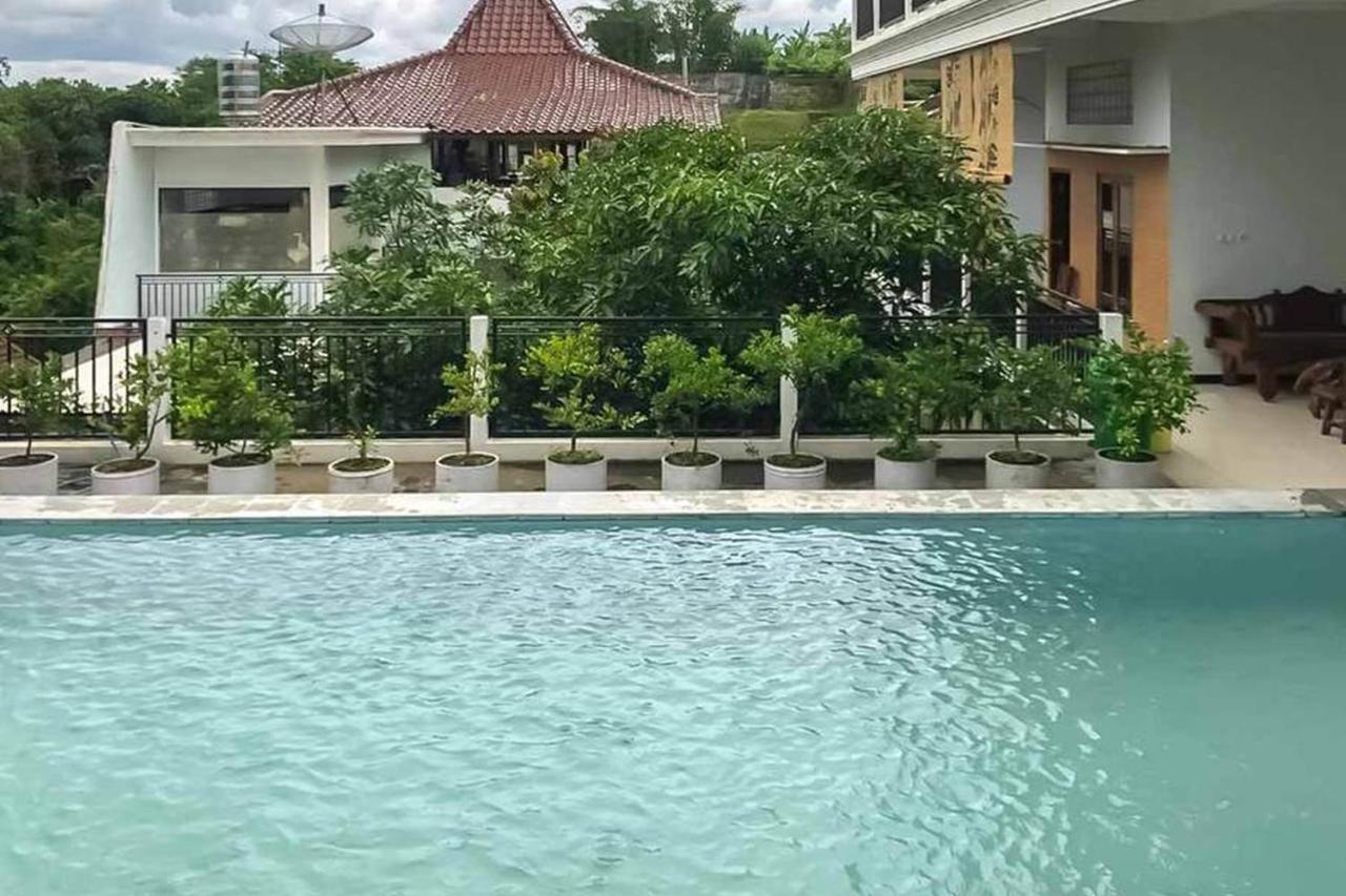 Hotel Malang Hill Syariah Redpartner Esterno foto