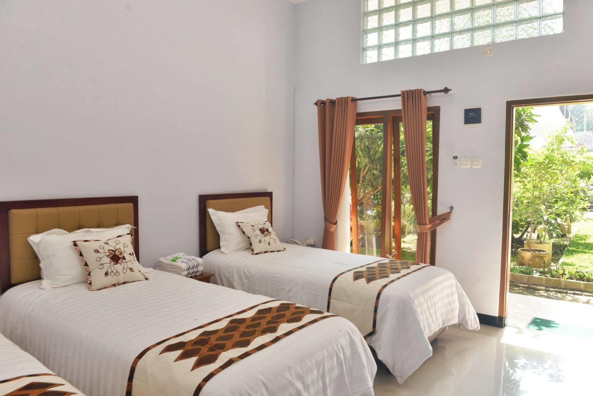 Hotel Malang Hill Syariah Redpartner Esterno foto