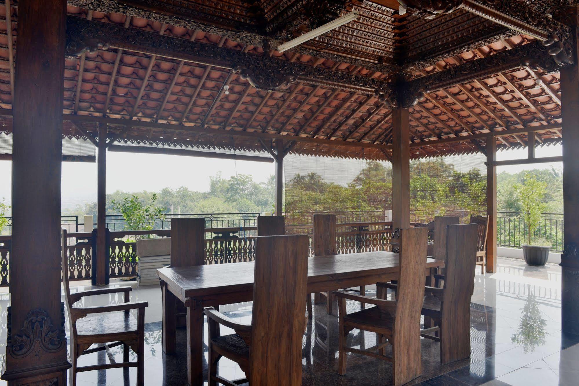 Hotel Malang Hill Syariah Redpartner Esterno foto