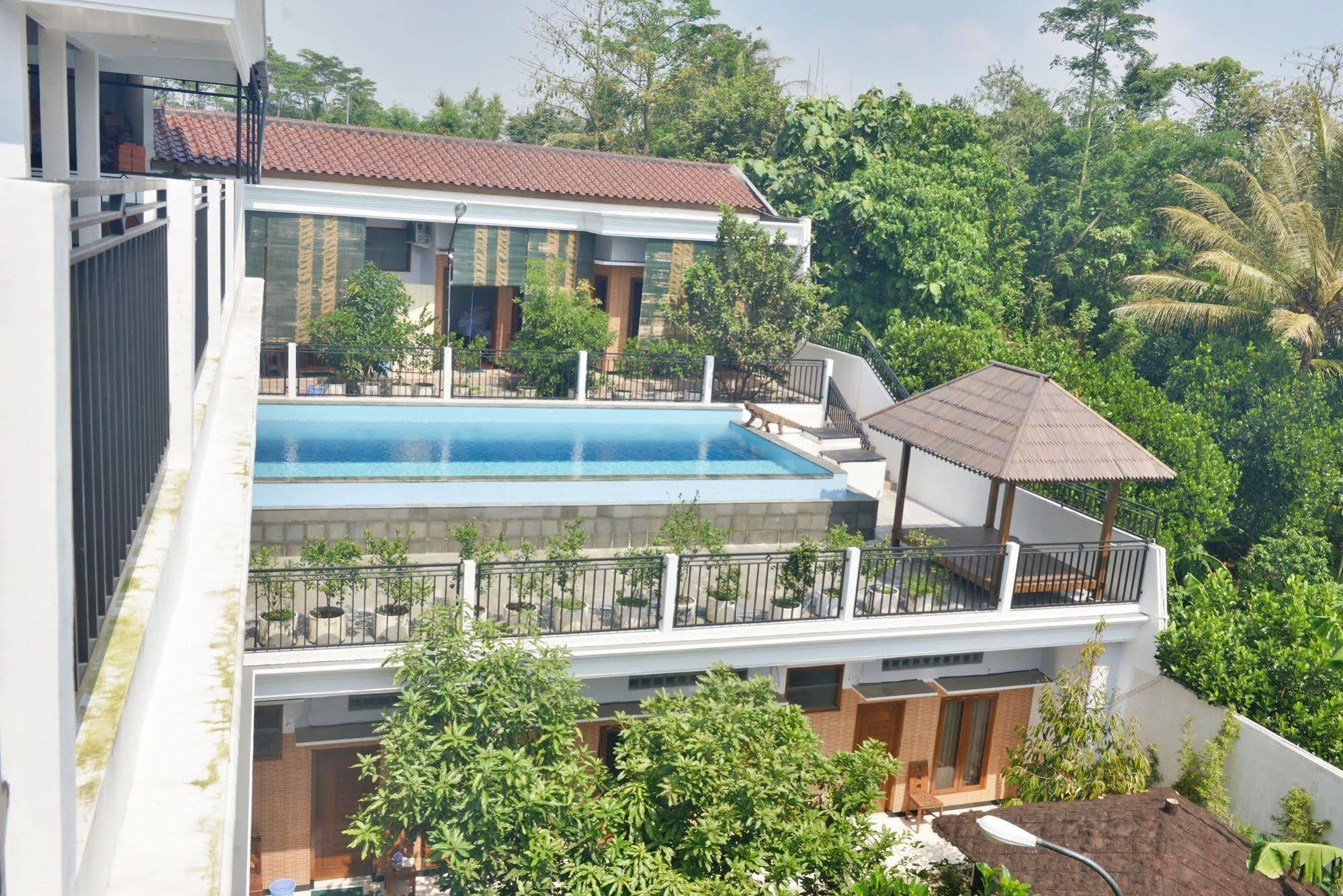 Hotel Malang Hill Syariah Redpartner Esterno foto