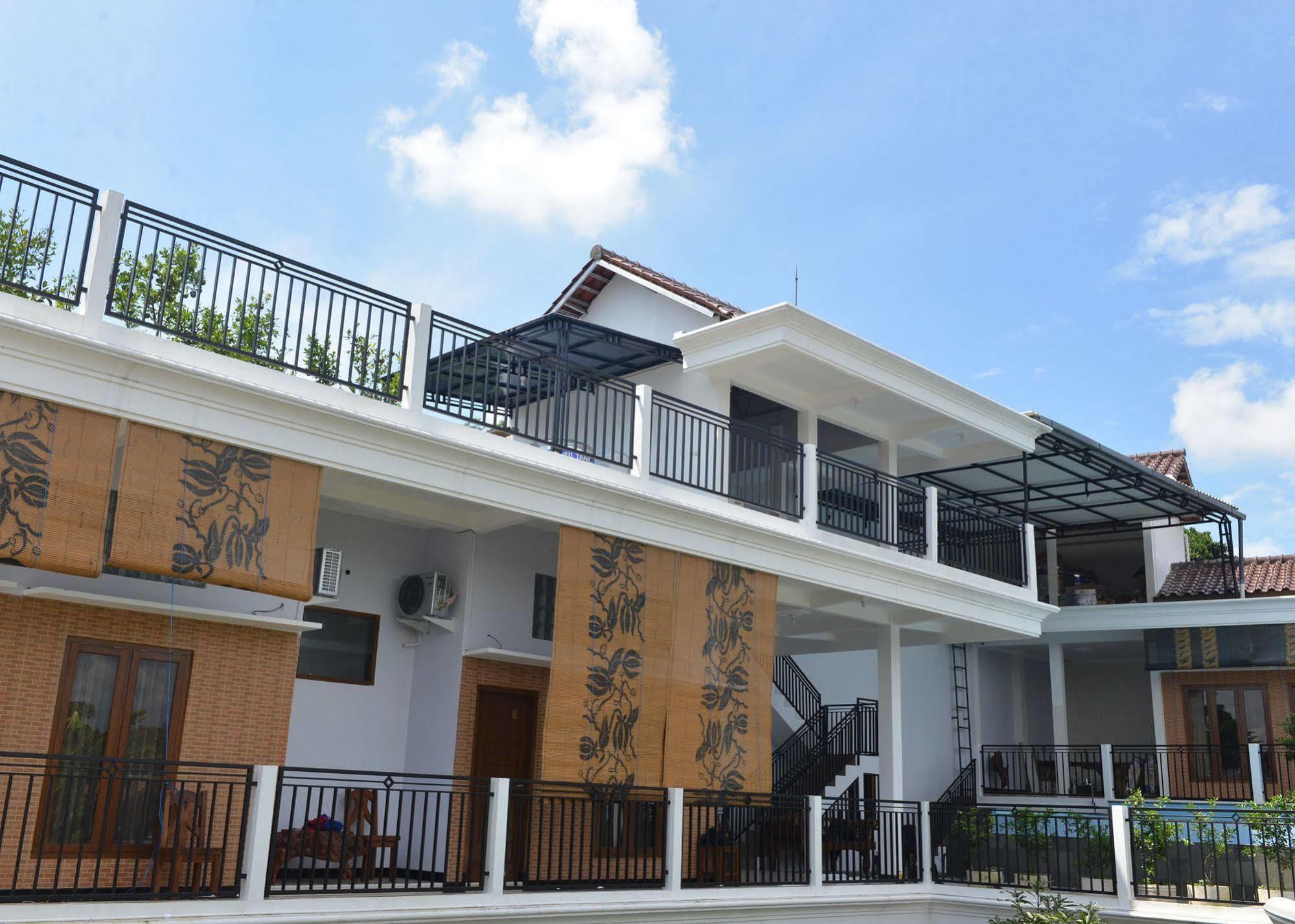 Hotel Malang Hill Syariah Redpartner Esterno foto