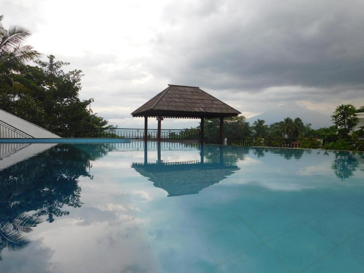 Hotel Malang Hill Syariah Redpartner Esterno foto