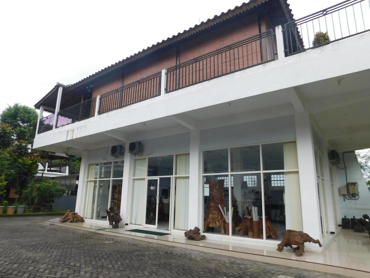 Hotel Malang Hill Syariah Redpartner Esterno foto